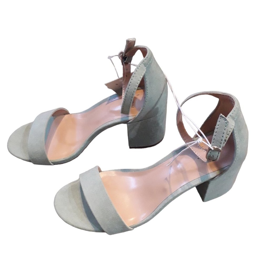 Tacones de color verde marca Michaela